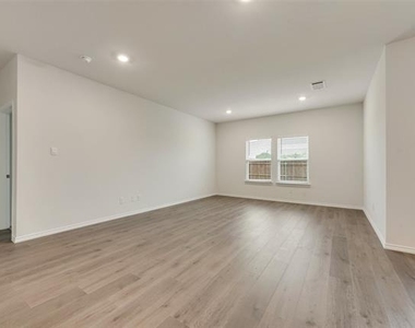 124 Labein Avenue - Photo Thumbnail 14