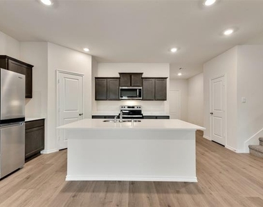 124 Labein Avenue - Photo Thumbnail 10