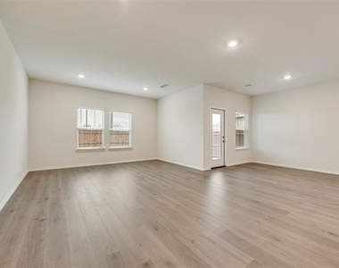 124 Labein Avenue - Photo Thumbnail 6