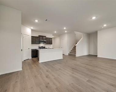 124 Labein Avenue - Photo Thumbnail 8