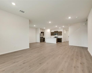 124 Labein Avenue - Photo Thumbnail 5
