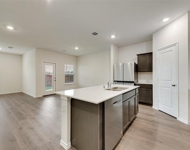 124 Labein Avenue - Photo Thumbnail 12