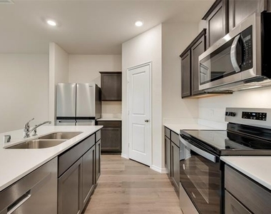 124 Labein Avenue - Photo Thumbnail 13