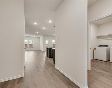124 Labein Avenue - Photo Thumbnail 3