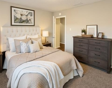 2709 Clemson Circle - Photo Thumbnail 4
