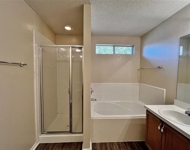 1901 Berkeley Drive - Photo Thumbnail 22