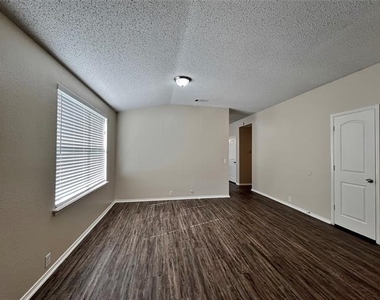 1901 Berkeley Drive - Photo Thumbnail 4