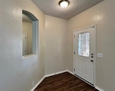 1901 Berkeley Drive - Photo Thumbnail 2