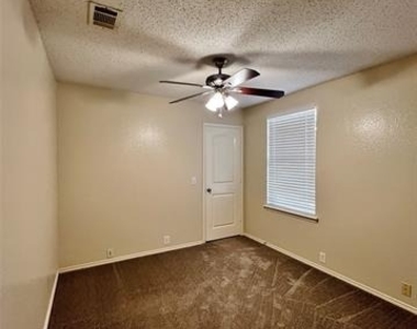 1901 Berkeley Drive - Photo Thumbnail 16