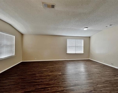 1901 Berkeley Drive - Photo Thumbnail 5