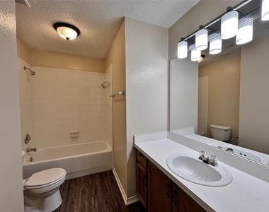 1901 Berkeley Drive - Photo Thumbnail 18