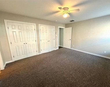 2324 Bloomfield Drive - Photo Thumbnail 9
