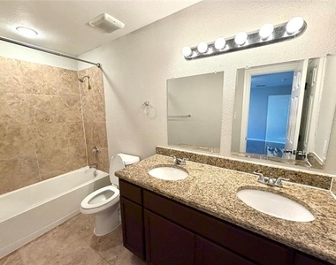 2324 Bloomfield Drive - Photo Thumbnail 10