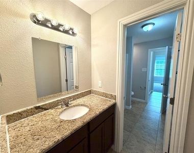 2324 Bloomfield Drive - Photo Thumbnail 11