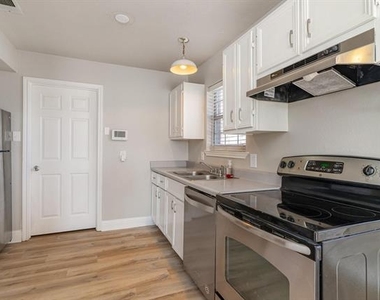 500 S Ballard Avenue - Photo Thumbnail 7