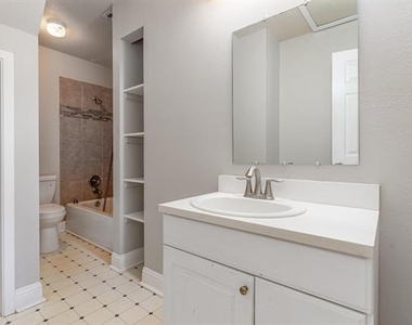 500 S Ballard Avenue - Photo Thumbnail 14