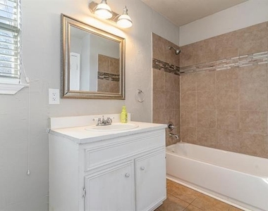 500 S Ballard Avenue - Photo Thumbnail 10
