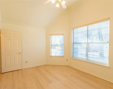 2411 Cross Timbers Trail - Photo Thumbnail 4