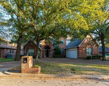 2411 Cross Timbers Trail - Photo Thumbnail 1