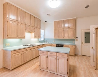 2411 Cross Timbers Trail - Photo Thumbnail 13