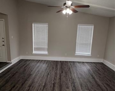 2011 Lavon Creek Lane - Photo Thumbnail 5