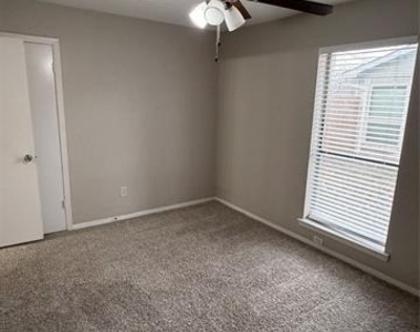 2011 Lavon Creek Lane - Photo Thumbnail 14
