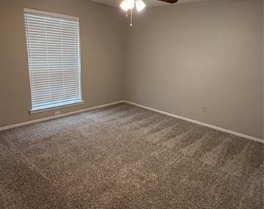 2011 Lavon Creek Lane - Photo Thumbnail 10