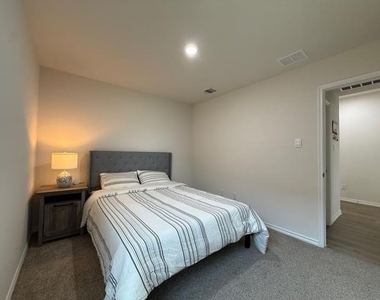 305 Charmed Way - Photo Thumbnail 26