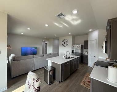 305 Charmed Way - Photo Thumbnail 8