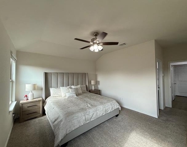 305 Charmed Way - Photo Thumbnail 21
