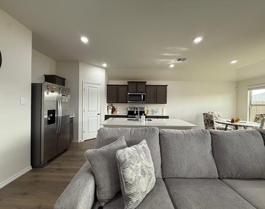 305 Charmed Way - Photo Thumbnail 13