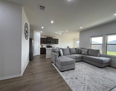 305 Charmed Way - Photo Thumbnail 11