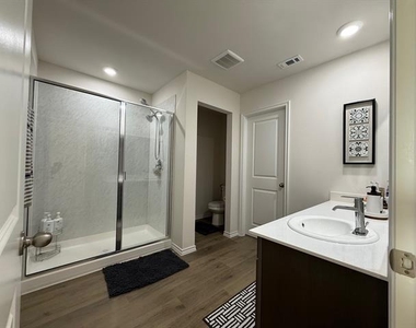 305 Charmed Way - Photo Thumbnail 23