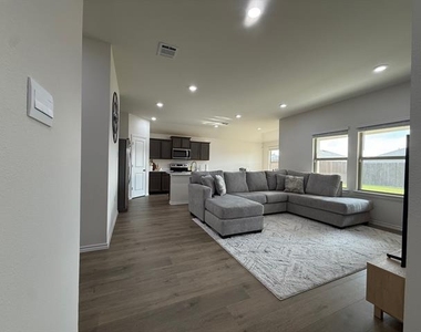 305 Charmed Way - Photo Thumbnail 3