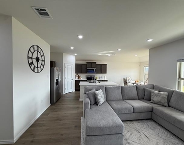 305 Charmed Way - Photo Thumbnail 4
