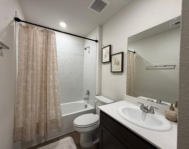 305 Charmed Way - Photo Thumbnail 27