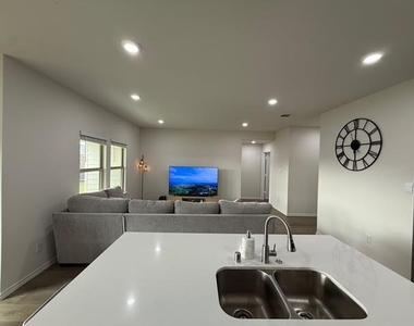 305 Charmed Way - Photo Thumbnail 18