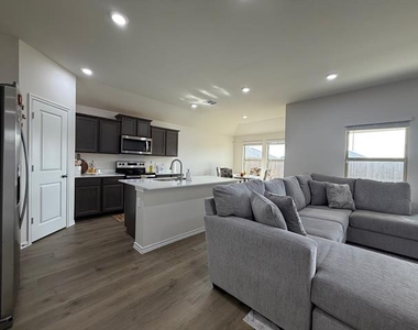 305 Charmed Way - Photo Thumbnail 14