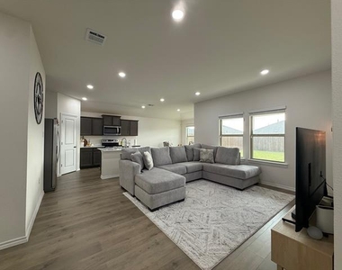 305 Charmed Way - Photo Thumbnail 7