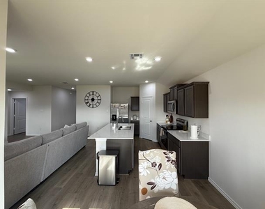 305 Charmed Way - Photo Thumbnail 15