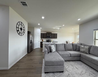 305 Charmed Way - Photo Thumbnail 9