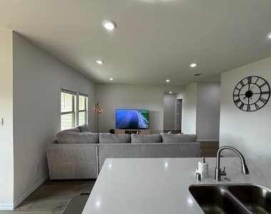 305 Charmed Way - Photo Thumbnail 5