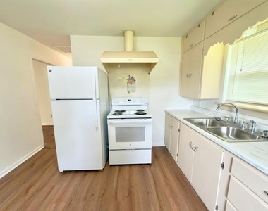 102 Ator Street - Photo Thumbnail 7