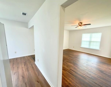 102 Ator Street - Photo Thumbnail 9