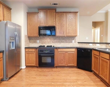 108 Red Bluff Drive - Photo Thumbnail 10