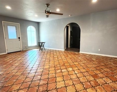 1815 Greenwood Drive - Photo Thumbnail 6