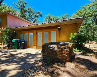 1815 Greenwood Drive - Photo Thumbnail 15
