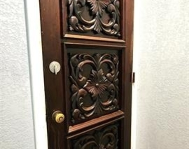 1815 Greenwood Drive - Photo Thumbnail 3