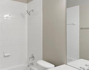 2820 Thorncreek Lane - Photo Thumbnail 8