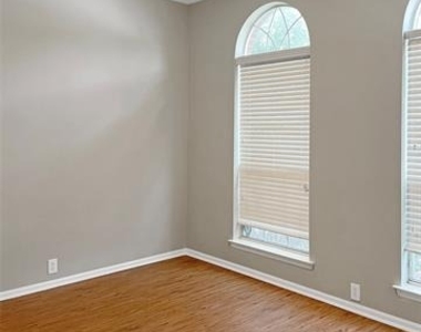 2820 Thorncreek Lane - Photo Thumbnail 7